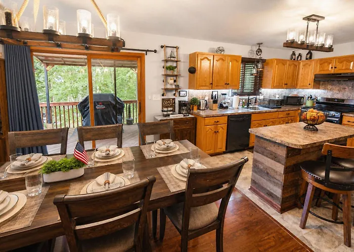 Harmony Hill Stylish 4Bd Mountain Retreat, Hot Tub, Games